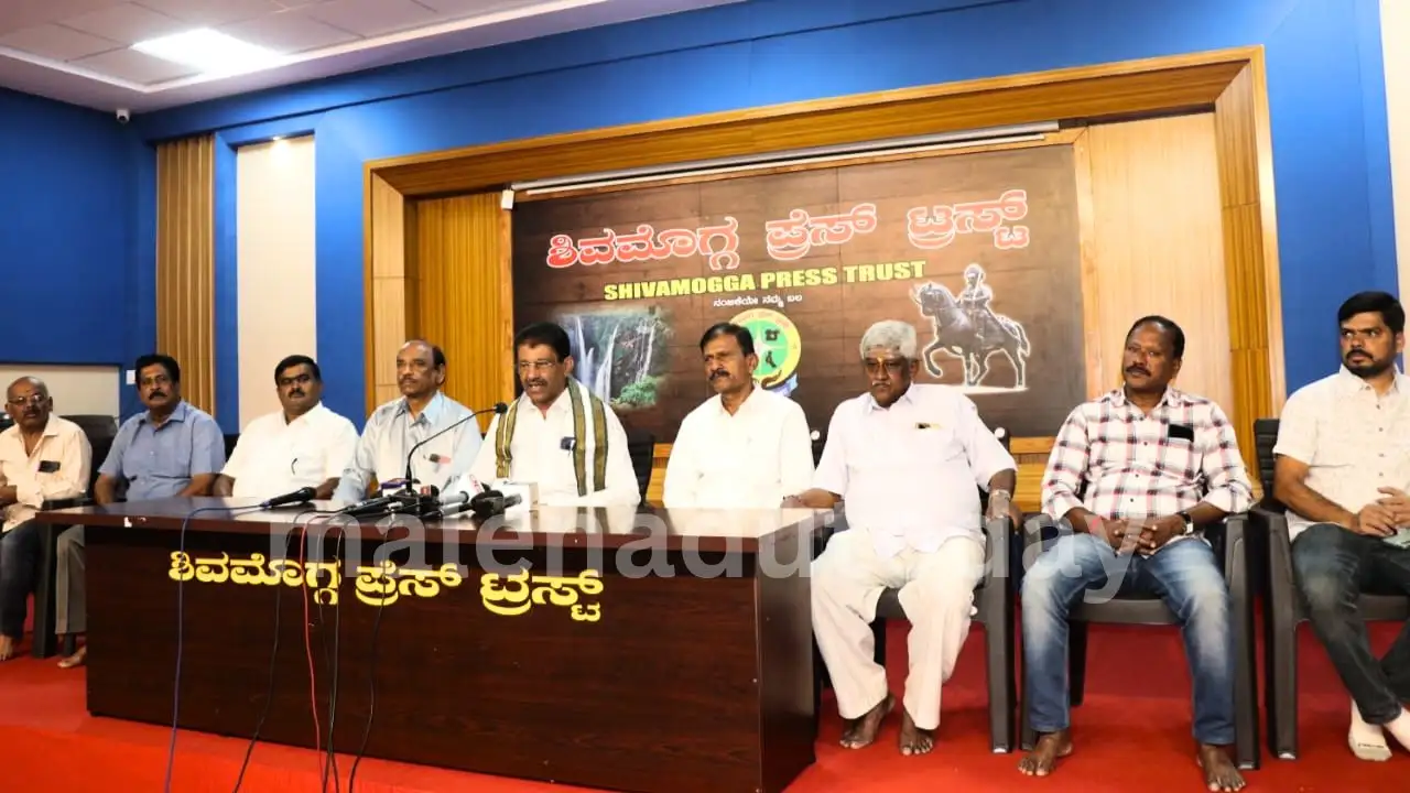 ಪಡಿತರ ಅಕ್ರಮ ತಡೆಗೆ ಸಿಸಿಟಿವಿ, ಜಿಪಿಎಸ್ ಅಳವಡಿಸಿ: ರಾಜ್ಯ ಸರ್ಕಾರಕ್ಕೆ ವಿತರಕರ ಸಂಘದ ಆಗ್ರಹ 1 Ration Dealers Demand CCTV, GPS Installation