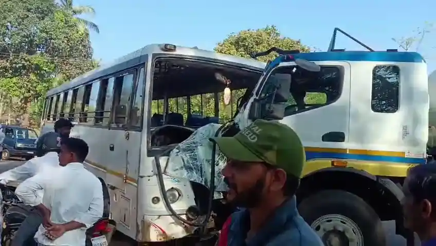 ಪರಸ್ಪರ ಸೀದಾಸಿದಾ ಗುದ್ದಿಕೊಂಡ ಗಜಾನನ ಬಸ್-ಆಯಿಲ್ ಟ್ಯಾಂಕರ್! ಹೊಸನಗರದ ಕೋಡೂರು ಸಮೀಪ ನಡೆದ ಘಟನೆ 6 Malenadu Today