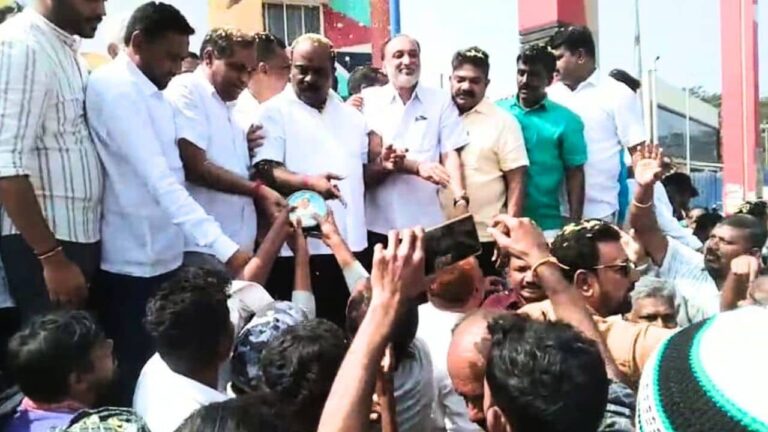 CM Siddaramaiah Matches Devaraj Urs Record