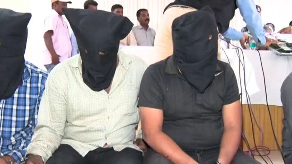 ಶಿವಮೊಗ್ಗದ ರೌಡಿಗಳಿಗೆ ಗೊತ್ತಿದೆ ಕಾನೂನು, ಕೋರ್ಟು, ಲಾಯರ್, ಜೈಲು ವ್ಯವಸ್ಥೆ, ಸಾಕ್ಷಿ ನಾಶ…ಹೇಗಿದೆ ಪಾತಕ ಜಗತ್ತು..ಜೆಪಿ ಬರೆಯುತ್ತಾರೆ. Part-01 3 Malenadu Today