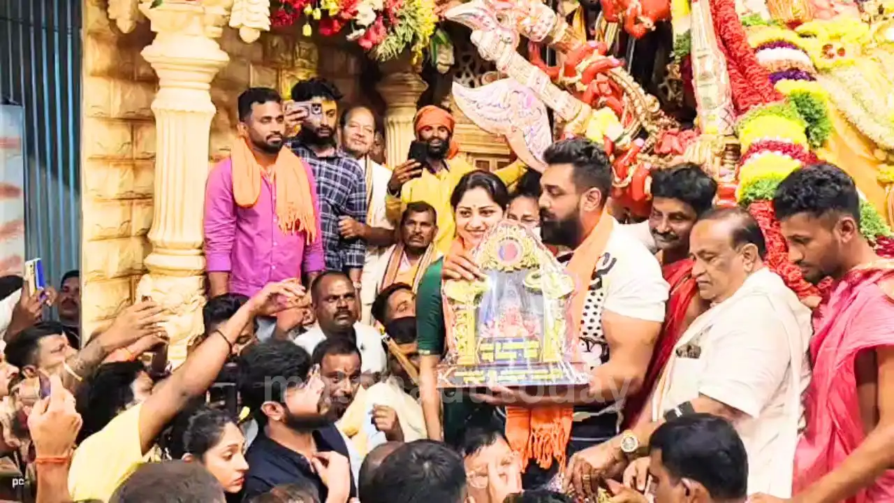 Stars at Sagara Marikamba Jatre Dhruva & Rachita Visit