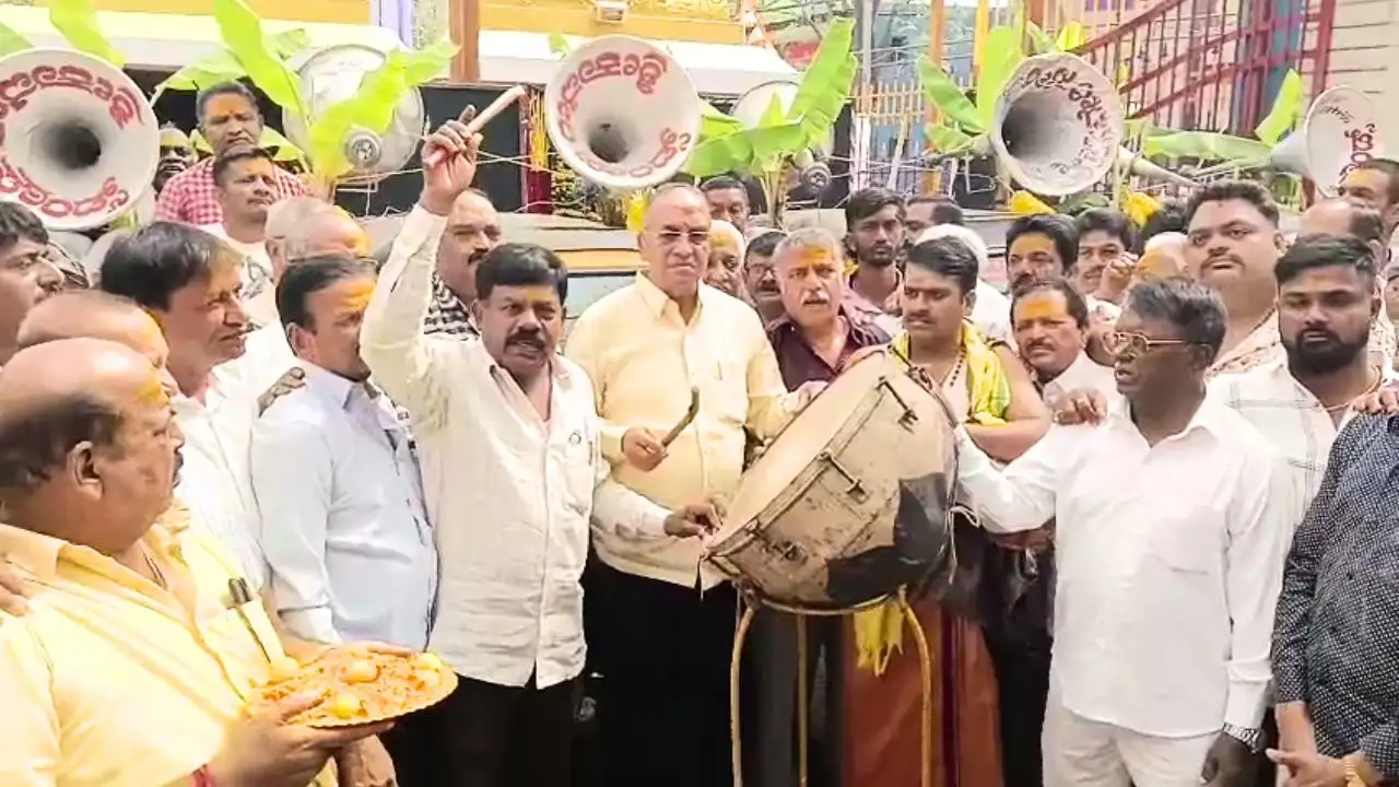 ಶಿವಮೊಗ್ಗ ಕೋಟೆ ಮಾರಿಕಾಂಬಾ ಜಾತ್ರೆಗೆ ಚಾಲನೆ: ಸಾರಾ ಹಾಕುವ ಮೂಲಕ ಆರಂಭವಾಯಿತು ಧಾರ್ಮಿಕ ವಿಧಿವಿಧಾನ