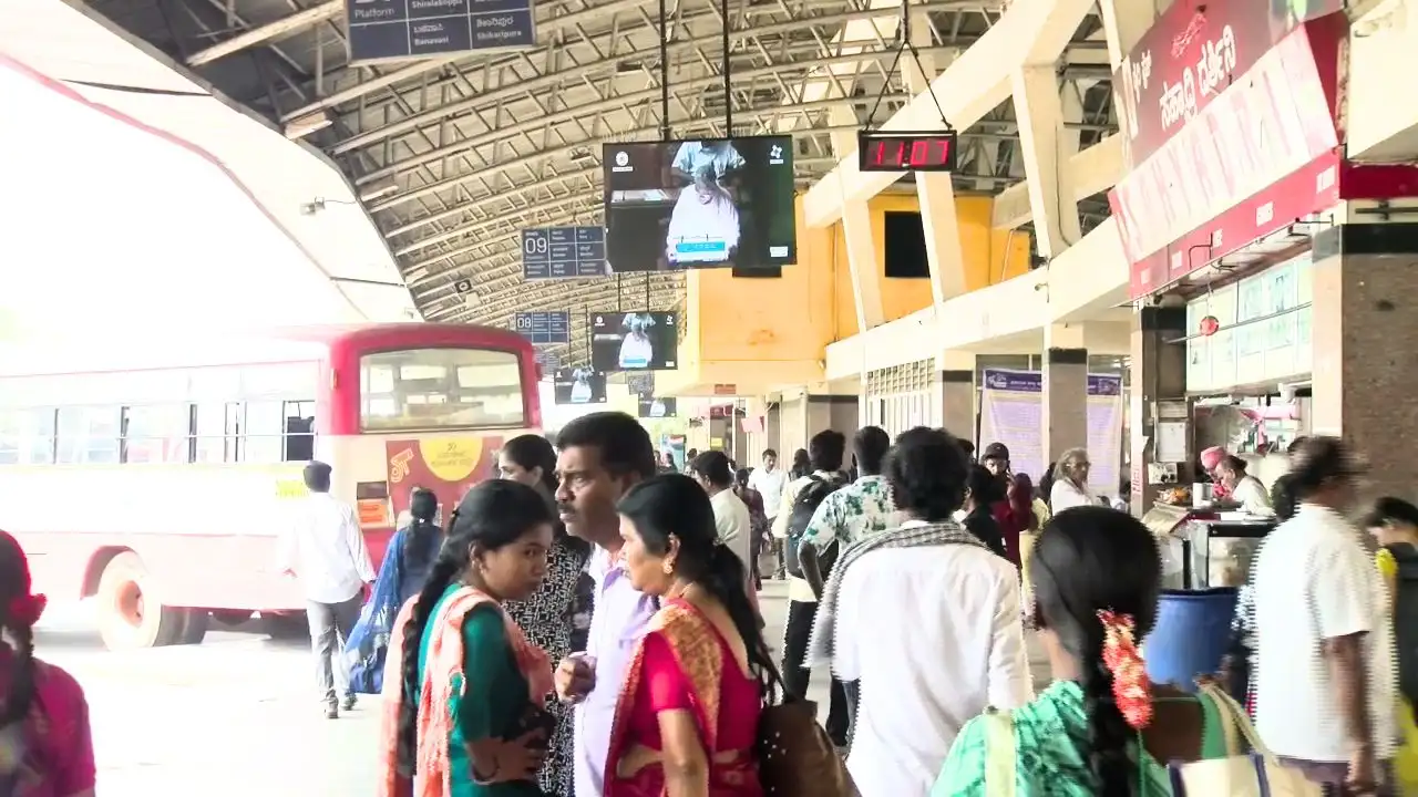ಶಿವಮೊಗ್ಗ ಬಸ್ಟ್ಯಾಂಡ್​​ನಲ್ಲಿ ಇದೇ ಮೊದಲು, LED ಪರದೆಯಲ್ಲಿ ಬಜೆಟ್ ನೇರ ಪ್ರಸಾರ