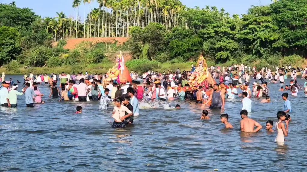 Koodli Sangameshwara Jatre Holy Dip Tunga Bhadra