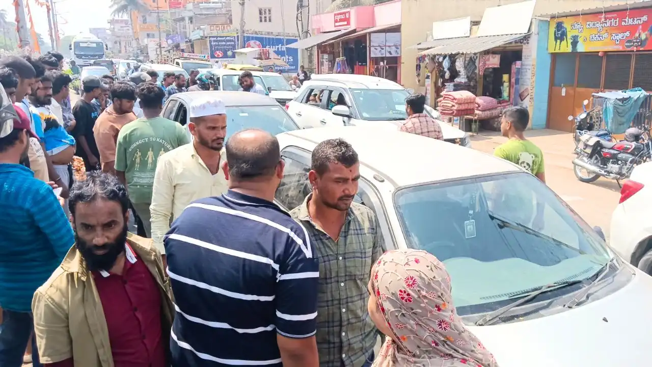 ಶಿವಮೊಗ್ಗ: ಬಿ.ಹೆಚ್. ರಸ್ತೆಯಲ್ಲಿ ಸರಣಿ ಅಪಘಾತ, ಟ್ರಾಫಿಕ್​​ ಜಾಮ್​