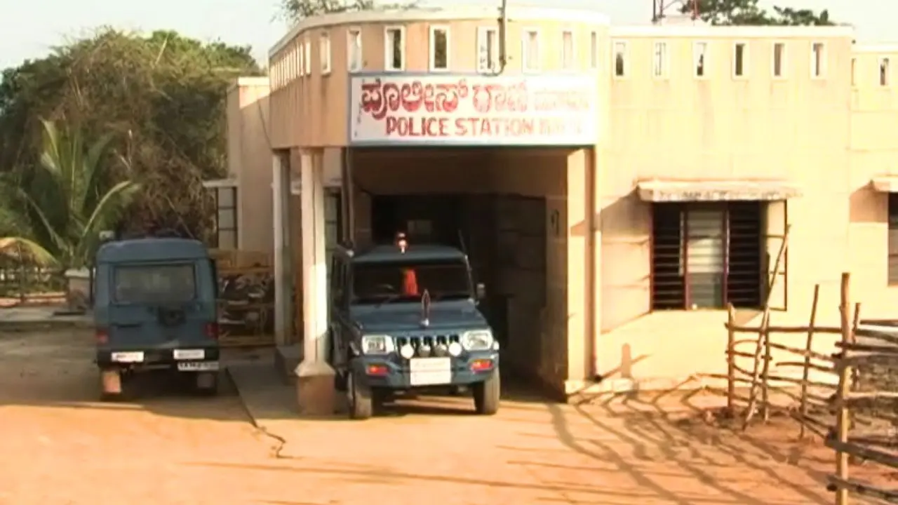 ತೀರ್ಥಹಳ್ಳಿ: ಸಾವಿರಾರು ರೂಪಾಯಿ ಮೌಲ್ಯದ ಬೀದಿ ದೀಪ, ನೇಮ್​ ಬೋರ್ಡ್​ ಕಳ್ಳತನ