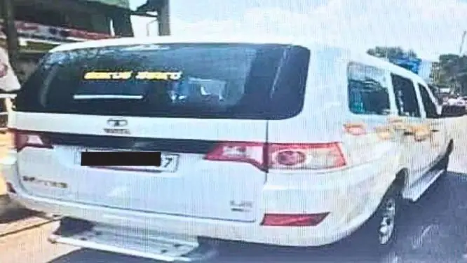 ಆಯನೂರು ಗೇಟ್ ಹತ್ರ ಅಬಕಾರಿ ಇಲಾಖೆ ವಾಹನಕ್ಕೆ ಟ್ರಾಫಿಕ್ ಪೊಲೀಸರಿಂದ ದಂಡ! ಕಾರಣ ಕೇಳಿದ್ರೆ! ನೀವು ಸರಿಯಿದೆ ಅಂತೀರಾ!