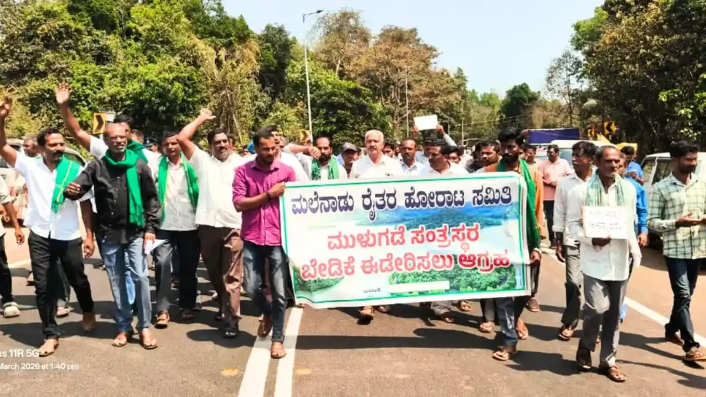 Sharavathi Victims Protest Farmers Block NH at Sigandur
