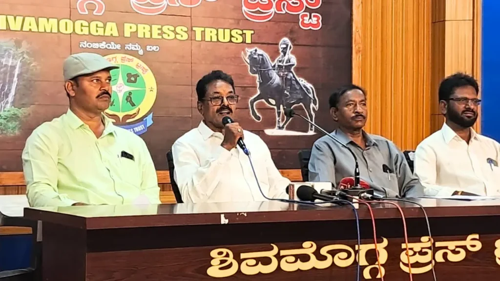 KSRTC Free Bus Men Facing Travel Hell