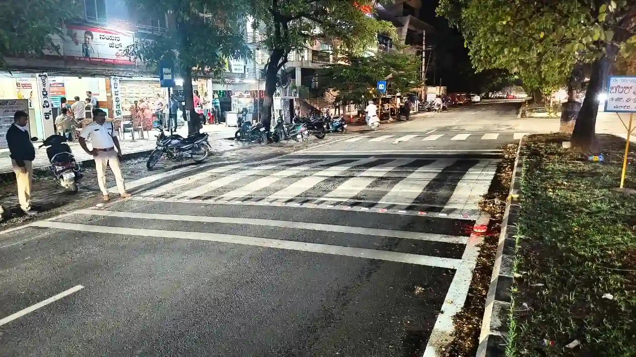 ಶಿವಮೊಗ್ಗ :  ಹಂಪ್ಸ್​ಗಳಲ್ಲಿ  ಮಿಂಚಲಿವೆ ಸೋಲಾರ್ ಸ್ಟಡ್ಸ್​​​​, ಅಪಘಾತ ತಡೆಗೆ ಜಿಲ್ಲಾ ಪೊಲೀಸ್ ಇಲಾಖೆಯ ಮಾಸ್ಟರ್ ಪ್ಲಾನ್! 