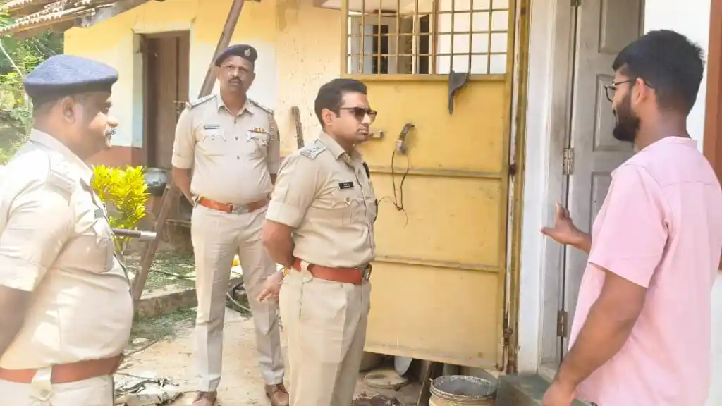 ಮಲ್ನಾಡ್​ನಲ್ಲಿ ಮತ್ತೆ ಒಂಟಿ ಮನೆಗಳಿಗೆ ಆತಂಕ! ಆಗುಂಬೆಯಲ್ಲಿ ನೀರು ಕೇಳಿ, ಒಂಟಿ ಮಹಿಳೆಯ ಮನೆಗೆ ನುಗ್ಗಿ 18 ಲಕ್ಷ ಲೂಟಿ!