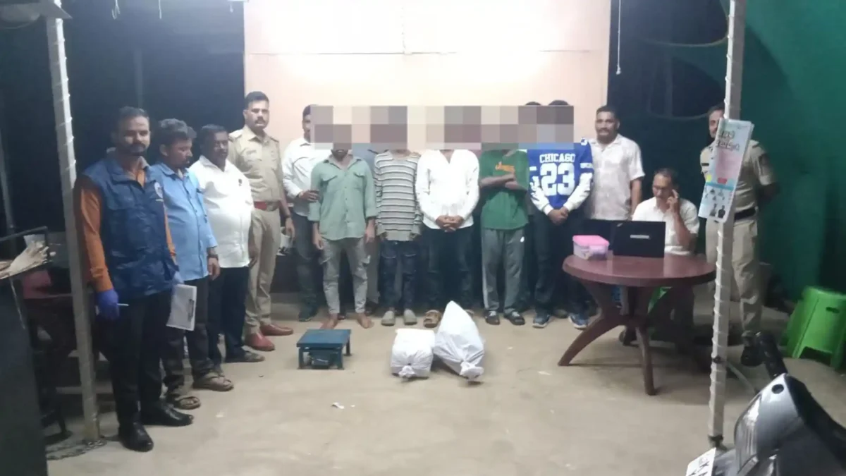 Holehonnur Police Arrest 5 for Selling Ganja on NH 369 Bypass ಎನ್.ಹೆಚ್ 369 ಬೈಪಾಸ್ ರಸ್ತೆಯಲ್ಲಿ ಗಾಂಜಾ ಮಾರುತ್ತಿದ್ದ ಐವರ ಬಂಧನ ಎರಡು ಕಾಲು ಲಕ್ಷ ಮೌಲ್ಯದ ಮಾಲ್​ ಜಪ್ತಿ