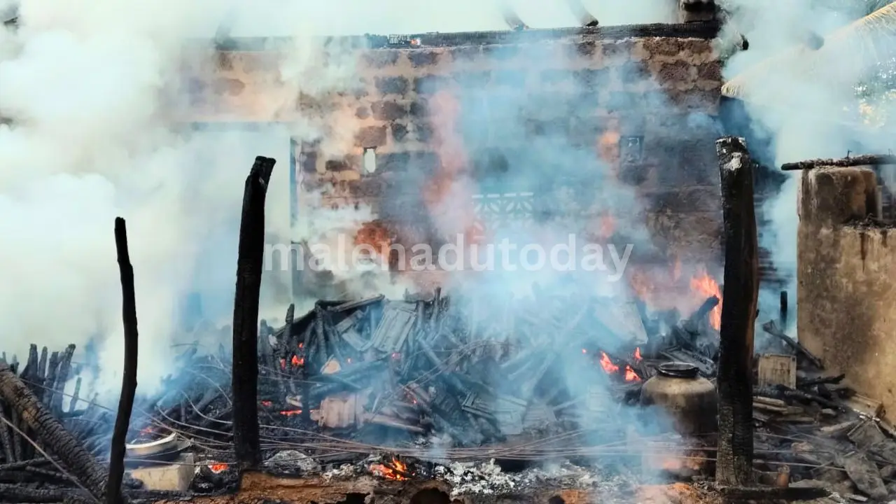 ಹುಂಚದಲ್ಲಿ ಭೀಕರ ಅಗ್ನಿ ಅವಘಡ, ಕ್ಷಣಾರ್ಧದಲ್ಲಿ ಸುಟ್ಟು ಭಸ್ಮವಾದ ಮನೆ, ಮಹಿಳೆ ಅಸ್ವಸ್ಥ