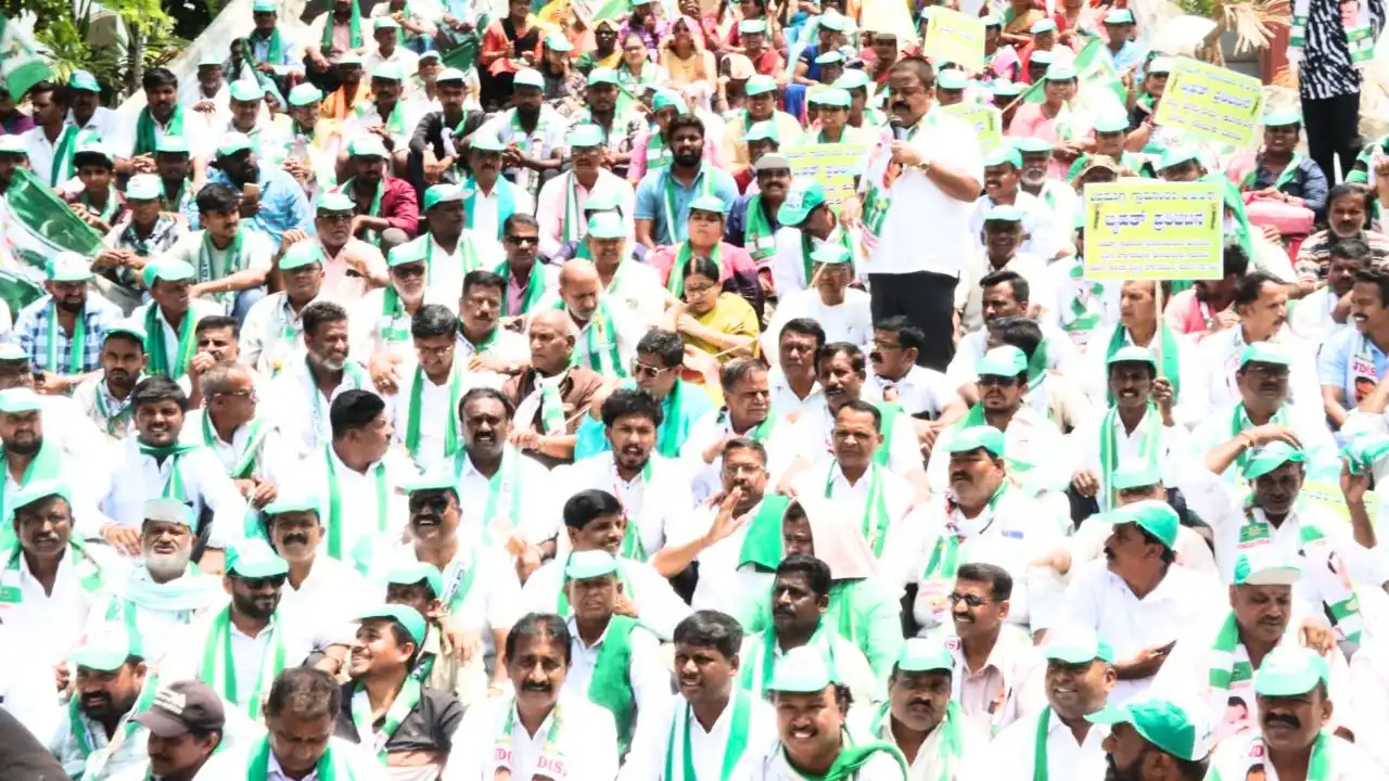 ತಜ್ಞ ವೈದ್ಯರ ಮರು ನಿಯೋಜನೆಗೆ ಆಗ್ರಹ: ಜೆಡಿಎಸ್‌ನಿಂದ ಬೃಹತ್ ಪ್ರತಿಭಟನೆ