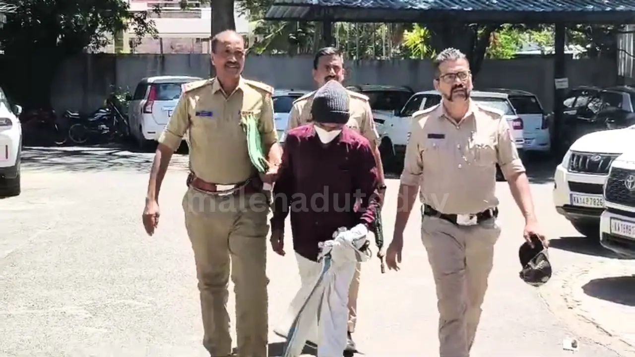 ಶಿವಮೊಗ್ಗ: ಜ್ಯೋತಿಷಿ ಕಮಲಾಕರ್ ಭಟ್‌ಗೆ ಪೋ*ಕ್ಸೋ ಸಂಕಷ್ಟ; 2 ದಿನ ಪೊಲೀಸ್ ಕಸ್ಟಡಿಗೆ ನೀಡಿದ ಕೋರ್ಟ್