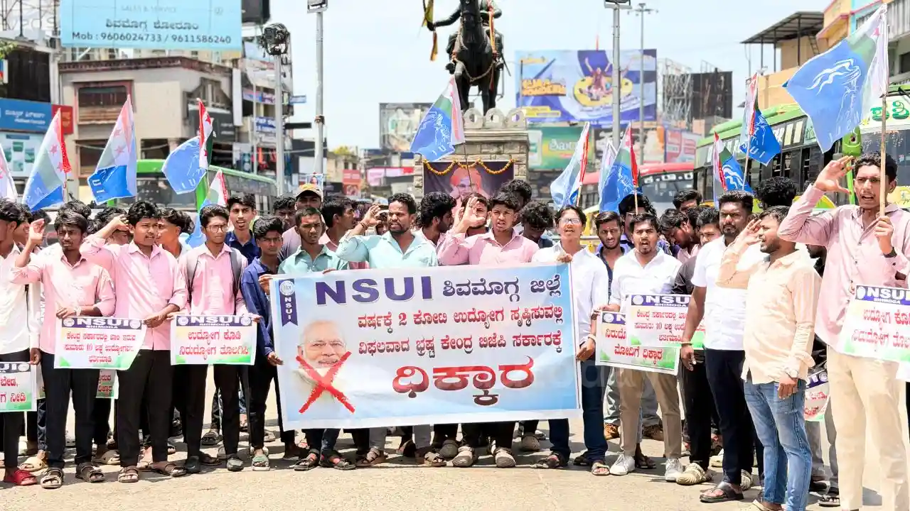 ಕೇಂದ್ರದ ವಿರುದ್ಧ ಶಿವಮೊಗ್ಗದಲ್ಲಿ NSUI ಪ್ರತಿಭಟನೆ: 10 ಲಕ್ಷ ಉದ್ಯೋಗ ಭರ್ತಿಗೆ ಆಗ್ರಹಿಸಿ ರಾಷ್ಟ್ರಪತಿಗಳಿಗೆ ಮನವಿ
