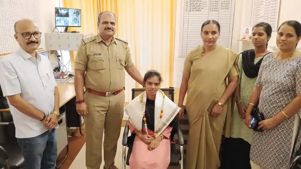 15 ಲಕ್ಷ ಮೌಲ್ಯದ ಚಿನ್ನಾಭರಣವಿದ್ದ ಬ್ಯಾಗ್ ಹಿಂದಿರುಗಿಸಿದ ಬಟ್ಟೆ ಅಂಗಡಿ ಮಾಲೀಕ 2 Malenadu Today Shivamogga