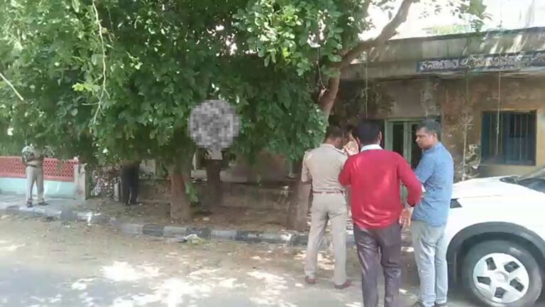 Young Man Found Hanging in Shivamogga Park Layout ರಾಘವೇಂದ್ರ ಸ್ವಾಮಿ ಮಠದ ಸಮೀಪ, ಮರವೊಂದರಲ್ಲಿ ನೇತಾಡುತ್ತಿತ್ತು ಯುವಕನ ಮೃತದೇಹ! ಜೊತೆಯಲ್ಲಿತ್ತು 1 ಲೆಟರ್​