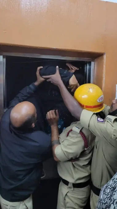 9 People Rescued from Vishal Mart Lift in Shivamogga by Fire Brigade