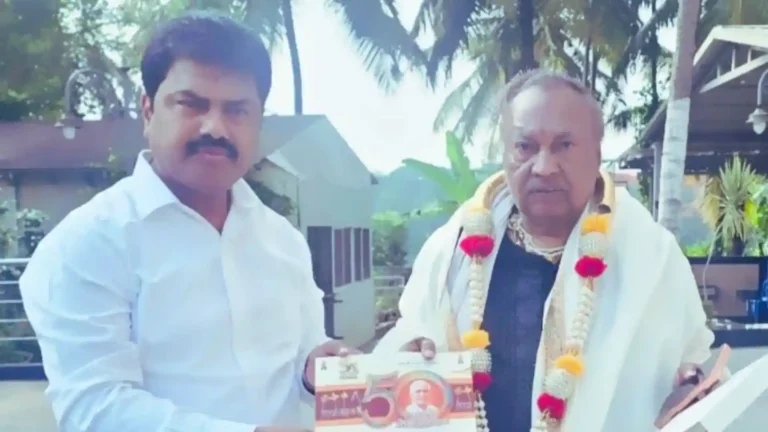 Chitradurga BSY Abhimanotsava MP BY Raghavendra Invites KS Eshwarappa ಚಿತ್ರದುರ್ಗ ಬಿ.ಎಸ್.ವೈ ಅಭಿಮಾನೋತ್ಸವ ಕೆ.ಎಸ್. ಈಶ್ವರಪ್ಪರನ್ನ ಭೇಟಿಯಾದ ಬಿ.ವೈ. ರಾಘವೇಂದ್ರ! ಏನೇಲ್ಲಾ ನಡೆಯಿತು!