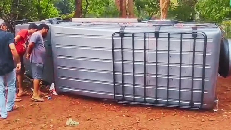 Cruiser Overturns Near Sagara Hubballi Devotees Injured
