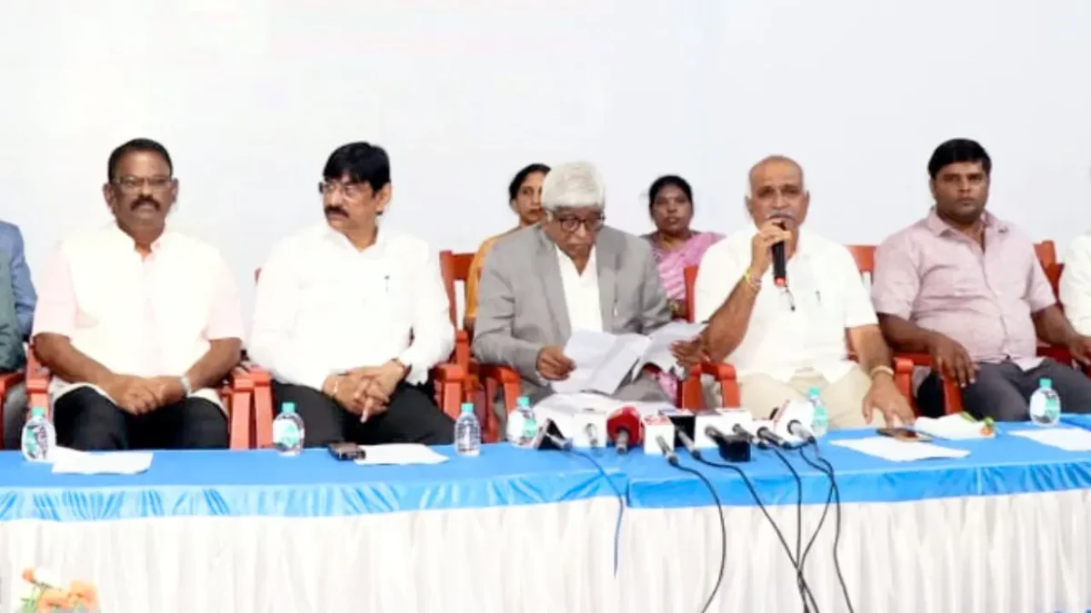 ಡಿವಿಎಸ್ ಶಿಕ್ಷಣ ಸಂಸ್ಥೆಯ ಸಾಧಕ ವಿದ್ಯಾರ್ಥಿಗಳಿಗೆ ಅಭಿನಂದನೆ: ಕುವೆಂಪು ವಿವಿ ಮಟ್ಟದಲ್ಲಿ 6 ರ್ಯಾಂಕ್, ಎಸ್ಎಸ್ಎಲ್ಸಿಯಲ್ಲಿ ರಾಜ್ಯಕ್ಕೆ 5ನೇ ಸ್ಥಾನ 1 DVS Shimoga Secures Top Ranks in SSLC, PUC