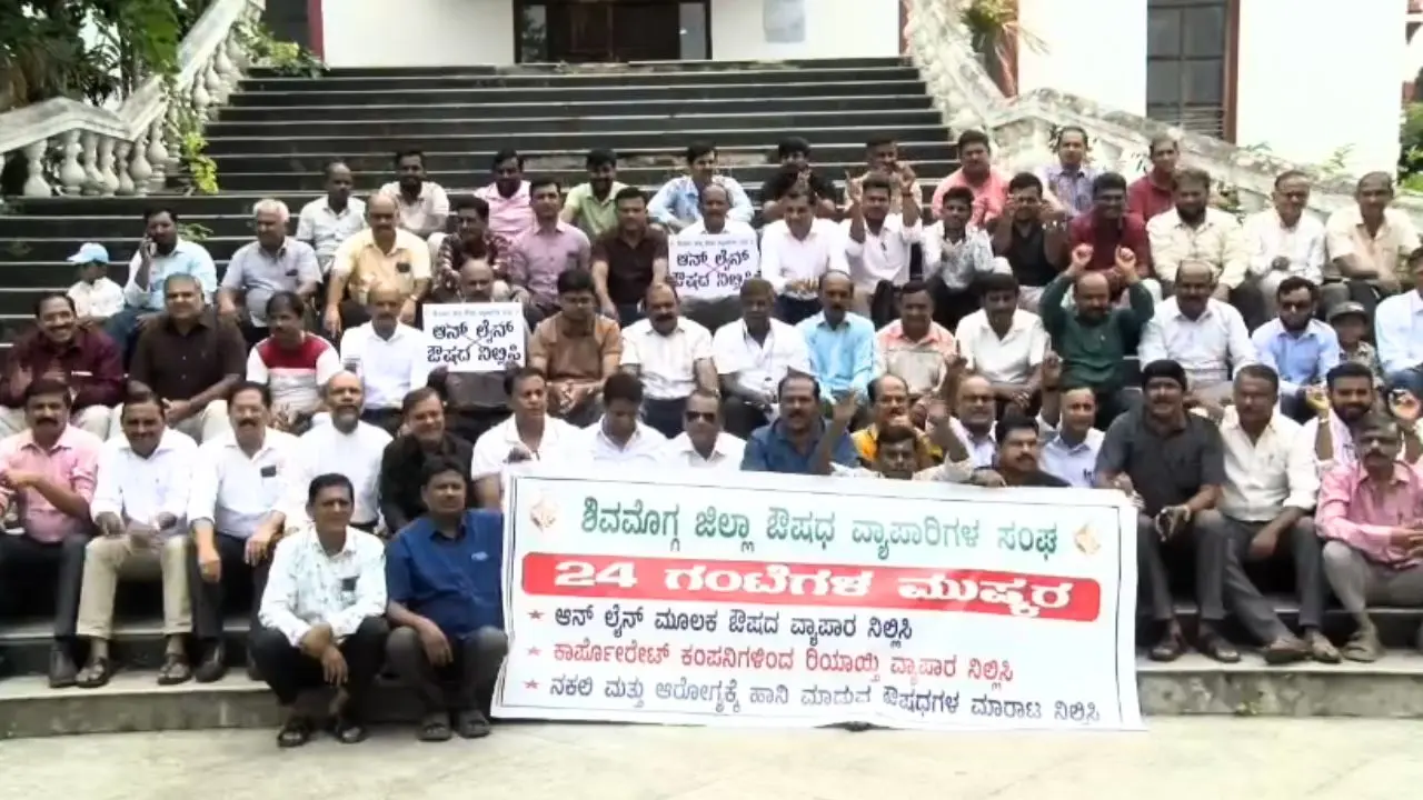 ಶಿವಮೊಗ್ಗದಲ್ಲಿ ಮೆಡಿಕಲ್ ಶಾಪ್‌ಗಳು ಬಂದ್: ಇ-ಫಾರ್ಮಸಿ ಹಾಗೂ ಕಾರ್ಪೊರೇಟ್ ರಿಯಾಯಿತಿ ವಿರುದ್ಧ ಔಷಧ ವ್ಯಾಪಾರಿಗಳ ಆಕ್ರೋಶ!