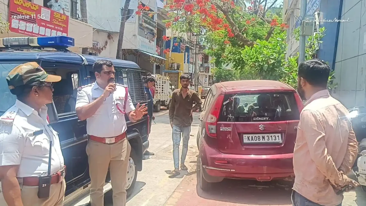 Shivamogga Traffic Police Clear Footpath and Road Encroachments in Garden Area