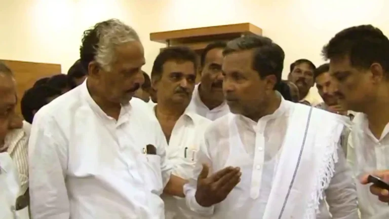 Siddaramaiah instruct his party workers in Shivamogga