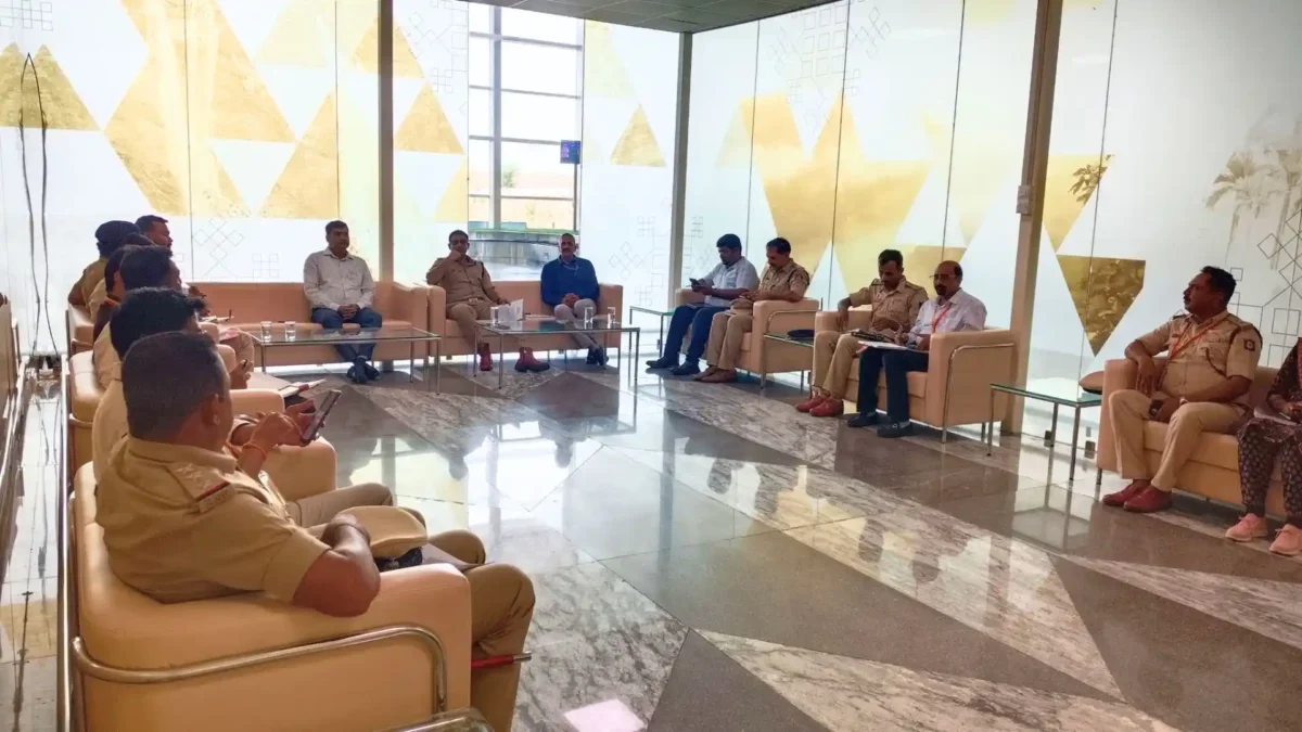 ಶಿವಮೊಗ್ಗ ವಿಮಾನ ನಿಲ್ದಾಣದಲ್ಲಿ ಎಸ್​ ಪಿ ನಿಖಿಲ್ ಬಿ ಹೈ ಲೆವಲ್​ ಮೀಟಿಂಗ್! ಟೈಟ್ ಸೆಕ್ಯುರಿಟಿ! ಕಾರಣವೇನು? Yediyurappa Abhimanotsava Shivamogga SP Inspects Airport Security