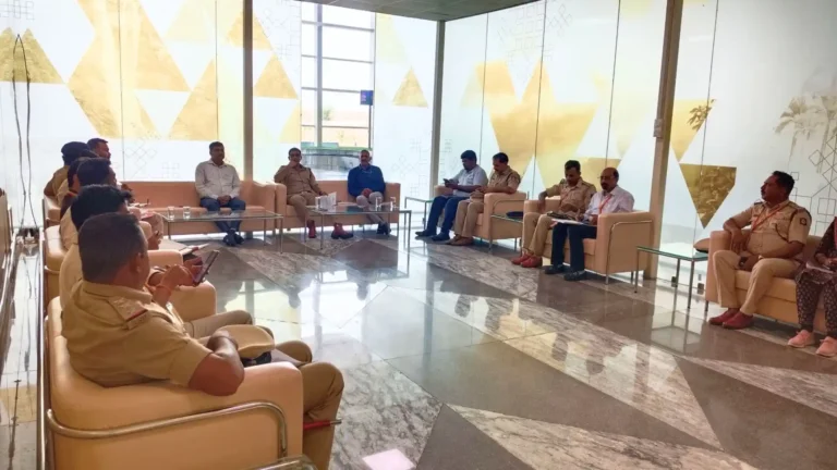 ಶಿವಮೊಗ್ಗ ವಿಮಾನ ನಿಲ್ದಾಣದಲ್ಲಿ ಎಸ್​ ಪಿ ನಿಖಿಲ್ ಬಿ ಹೈ ಲೆವಲ್​ ಮೀಟಿಂಗ್! ಟೈಟ್ ಸೆಕ್ಯುರಿಟಿ! ಕಾರಣವೇನು? Yediyurappa Abhimanotsava Shivamogga SP Inspects Airport Security