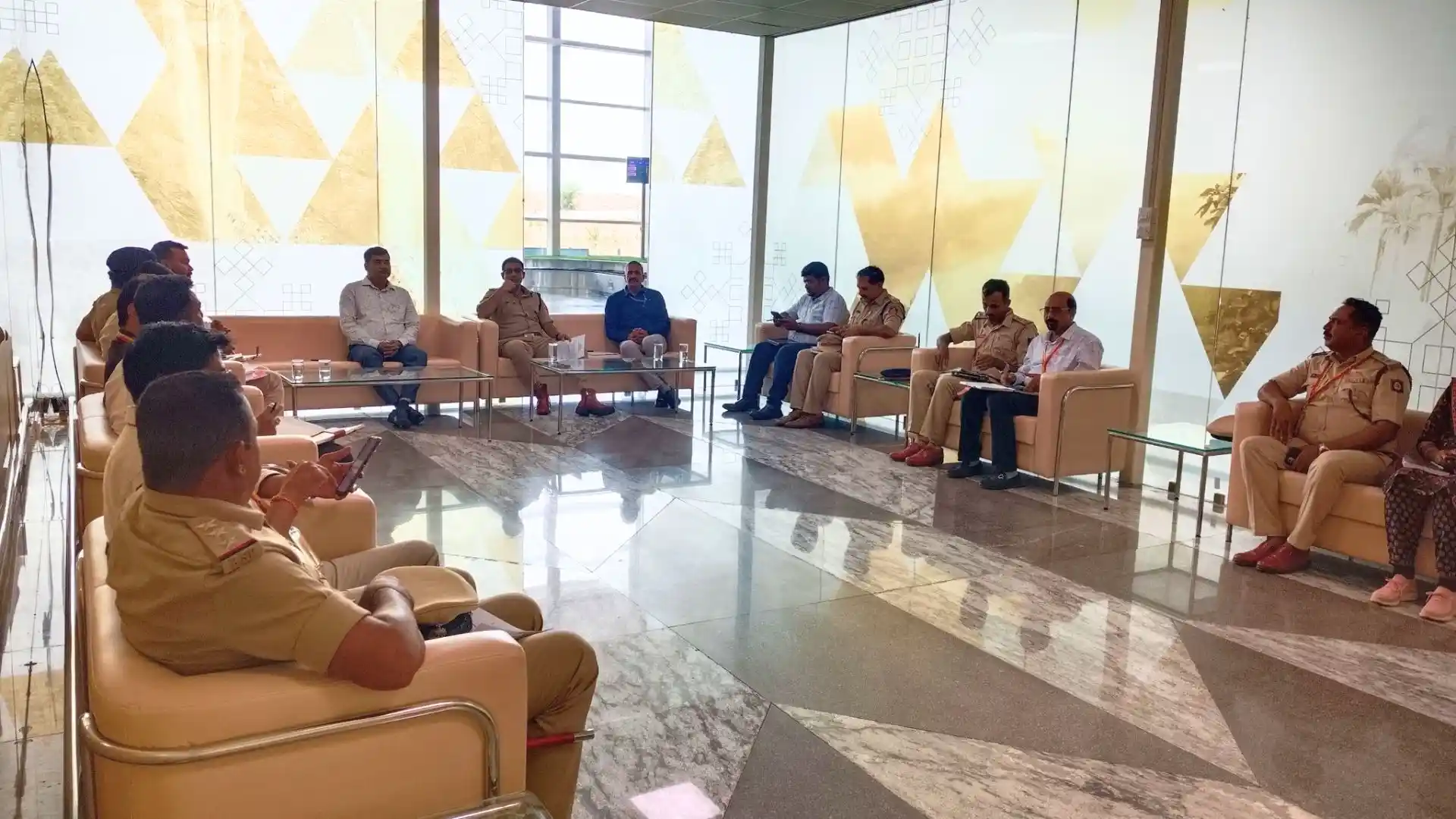 ಶಿವಮೊಗ್ಗ ವಿಮಾನ ನಿಲ್ದಾಣದಲ್ಲಿ ಎಸ್​ ಪಿ ನಿಖಿಲ್ ಬಿ ಹೈ ಲೆವಲ್​ ಮೀಟಿಂಗ್! ಟೈಟ್ ಸೆಕ್ಯುರಿಟಿ! ಕಾರಣವೇನು?