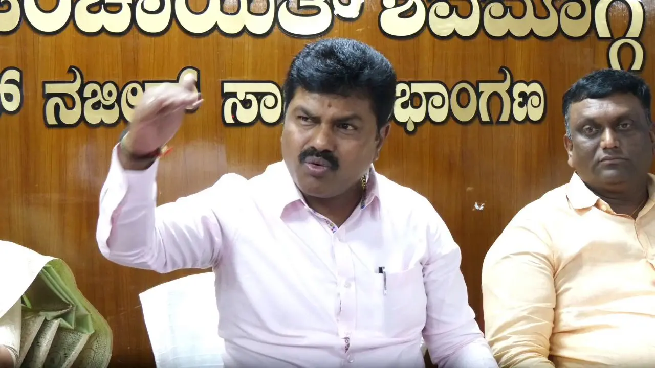 ಕಾವೇರಿ ನೀರಿಗಾಗಿ ತಮಿಳುನಾಡು ಕ್ಯಾತೆ: ನಮಗೇ ನೀರಿಲ್ಲ, ಅವರಿಗೇಗೆ ಕೊಡೋದು? ಶಿವಮೊಗ್ಗದಲ್ಲಿ ಬಿ.ವೈ.ರಾಘವೇಂದ್ರ ಕಿಡಿ!