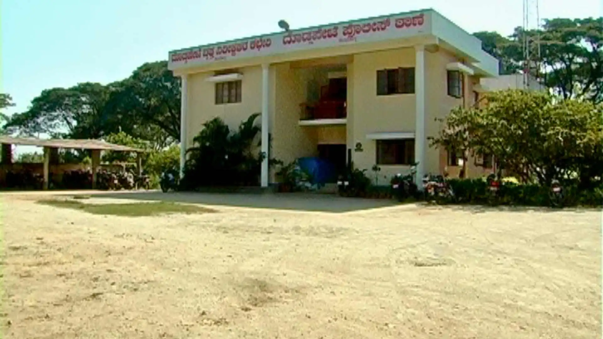 ಶಿವಮೊಗ್ಗ : ಸಿದ್ದಯ್ಯ ಸರ್ಕಲ್, ಮಾರ್ಕೆಟ್, ಅಣ್ಣಾನಗರ, ಬಸ್ಸ್ಟ್ಯಾಂಡ್ ಬಳಿ ಒಟ್ಟು ನಾಲ್ವರ ವಿರುದ್ಧ ದೊಡ್ಡಪೇಟೆ ಠಾಣೆಯಲ್ಲಿ ಸುಮುಟೋ ಕೇಸ್ 1 Four Arrested in Shivamogga for Consuming Ganja in Public Places