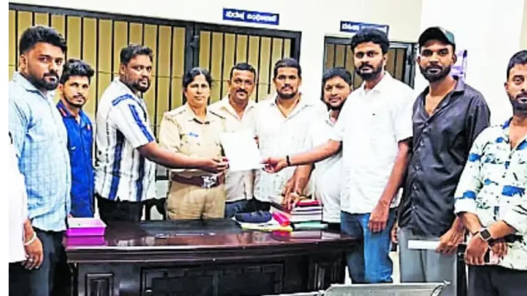 Kimmane Ratnakar Abused Online Congress Files Case