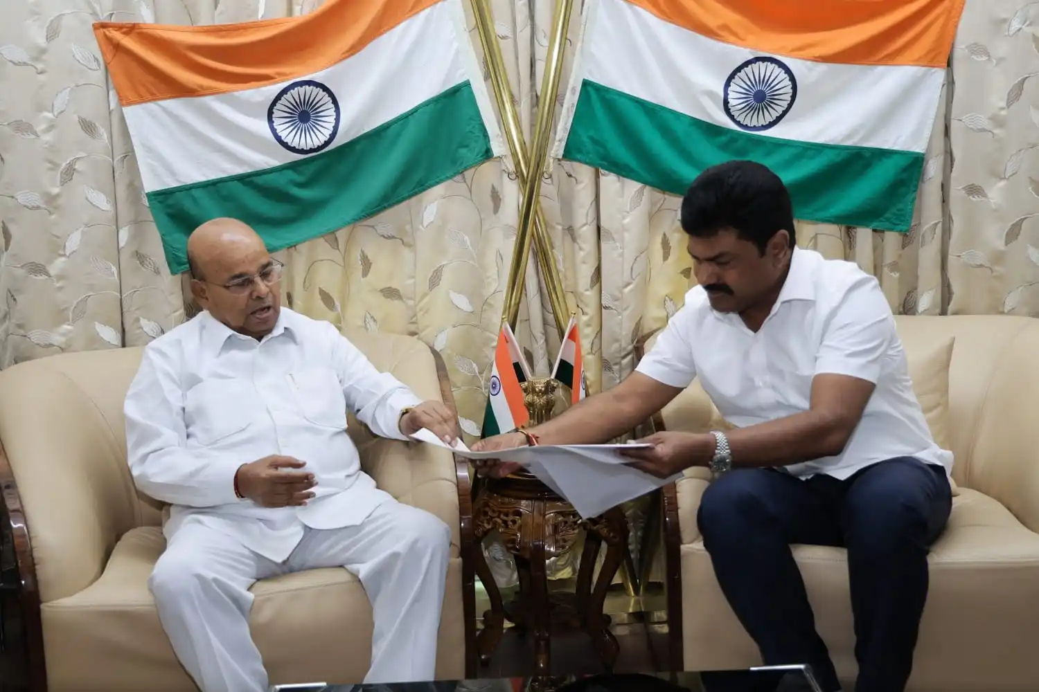 ಶಿವಮೊಗ್ಗದಲ್ಲಿ ಹೈಕೋರ್ಟ್ ಸರ್ಕ್ಯೂಟ್ ಪೀಠದ ವಿಚಾರದಲ್ಲಿ ಮಹತ್ವದ ಬೆಳವಣಿಗೆ! ರಾಜ್ಯಪಾಲರನ್ನ ಭೇಟಿಯಾದ ಸಂಸದ 1 MP BY Raghavendra Demands High Court Circuit Bench in Shivamogga