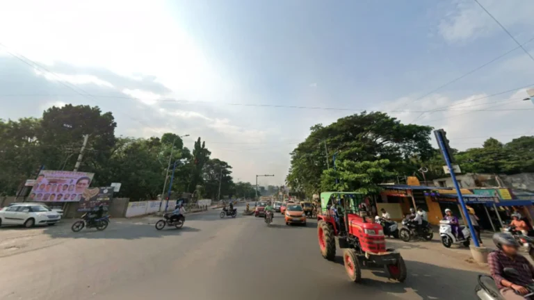 No Entry fo Vehicles near Ayanur Gate Signal