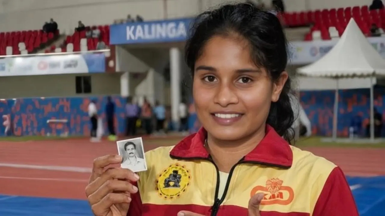 ಅಪ್ಪನ ಫೋಟೋ ಹಿಡಿದು ದೇಶ ಮೆಚ್ಚುವ ಸಾಧನೆ ಮೆರೆದ ಶಿವಮೊಗ್ಗ ಸಿಂಧುಶ್ರೀ