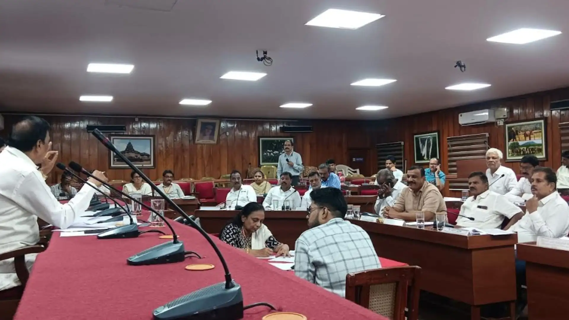ಗೃಹಲಕ್ಷ್ಮೀ, ಗೃಹಜ್ಯೋತಿಗೆ ಹೊಸ ಅರ್ಜಿ! ಶಿವಮೊಗ್ಗದಲ್ಲಿ ಗ್ಯಾರಂಟಿ ಮೀಟಿಂಗ್​ನಲ್ಲಿ ಏನೆಲ್ಲಾ ನಡೆಯಿತು ಓದಿ