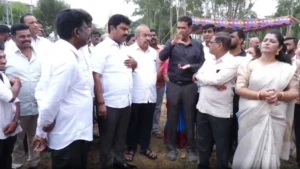 Slipper Thrown at MLA Pradeep BY Raghavendra Reacts