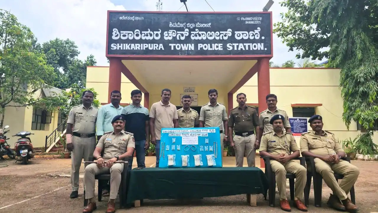ಶಿಕಾರಿಪುರ : ಮನೆ ಕಳ್ಳತನದ ಆರೋಪಿ ಅಂದರ್: ಲಕ್ಷಾಂತರ ರೂಪಾಯಿ ಮೌಲ್ಯದ ಚಿನ್ನಭರಣ ವಶ 1 Shikaripura Housebreak Case Solved