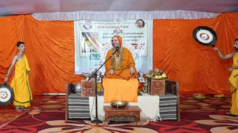 Sri Raghaveshwara Bharati Swamiji Begins 33rd Chaturmasya in Gokarna