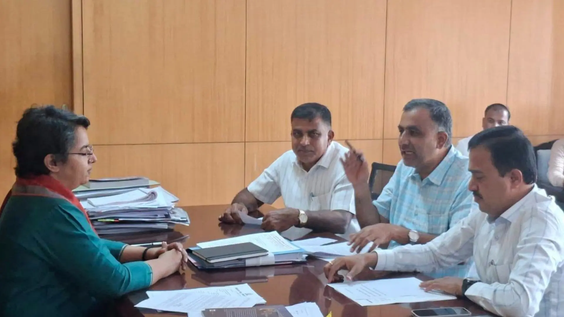 ಶಿಕ್ಷಕರ ವಿಚಾರದಲ್ಲಿ ಆಯುಕ್ತರನ್ನ ಭೇಟಿಯಾದ ಸಿಎಸ್ ಷಡಾಕ್ಷರಿ ನಿಯೋಗ! ವಿವರ ಇಲ್ಲಿದೆ