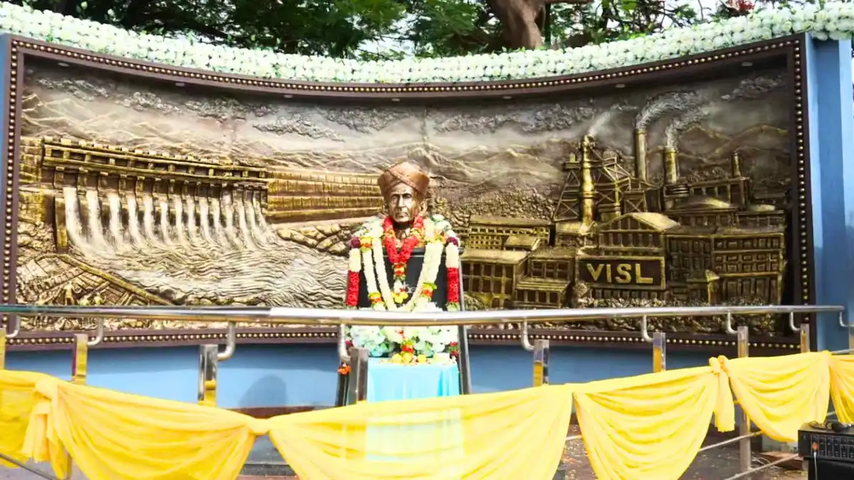 ಬಿ.ಹೆಚ್. ರಸ್ತೆಯಲ್ಲಿ ಸರ್ಎಂವಿ ಮೂರ್ತಿಗೆ ಹೊಸ ಕಳೆ! ಗಮನ ಸೆಳೆಯಲಿದೆ ವೀರಭದ್ರೇಶ್ವರ ಥಿಯೇಟರ್ ಬಳಿಯ ಸರ್ಕಲ್ 3 ಬಿ.ಹೆಚ್. ರಸ್ತೆಯಲ್ಲಿ ಸರ್ಎಂವಿ ಮೂರ್ತಿಗೆ ಹೊಸ ಕಳೆ! ಗಮನ ಸೆಳೆಯಲಿದೆ ವೀರಭದ್ರೇಶ್ವರ ಥಿಯೇಟರ್ ಬಳಿಯ ಸರ್ಕಲ್