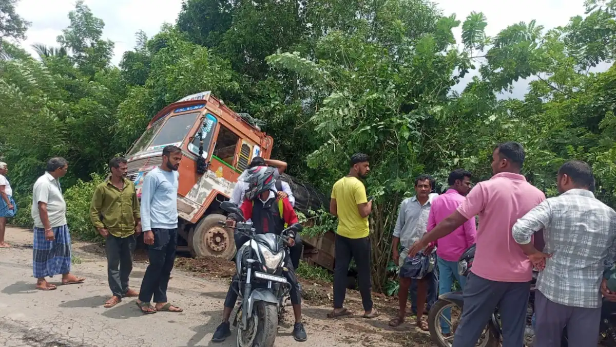 Lorry Plunges into Ditch Near Arasalu in Ripponpet