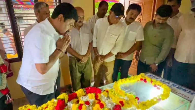 ಸಾಗರದ ಆರ್‌ಎಸ್‌ಎಸ್ ಹಿರಿಯ ಮುಖಂಡ ಹಾಗೂ ಸೇವಾಸಾಗರ ಟ್ರಸ್ಟ್ ಅಧ್ಯಕ್ಷ ಆ.ಪು. ನಾರಾಯಣಪ್ಪ (82) ನಿಧನರಾಗಿದ್ದು, ವಿವಿಧ ರಾಜಕೀಯ ಮತ್ತು ಸಾಮಾಜಿಕ ಮುಖಂಡರು ಸಂತಾಪ ಸೂಚಿಸಿದ್ದಾರೆ.