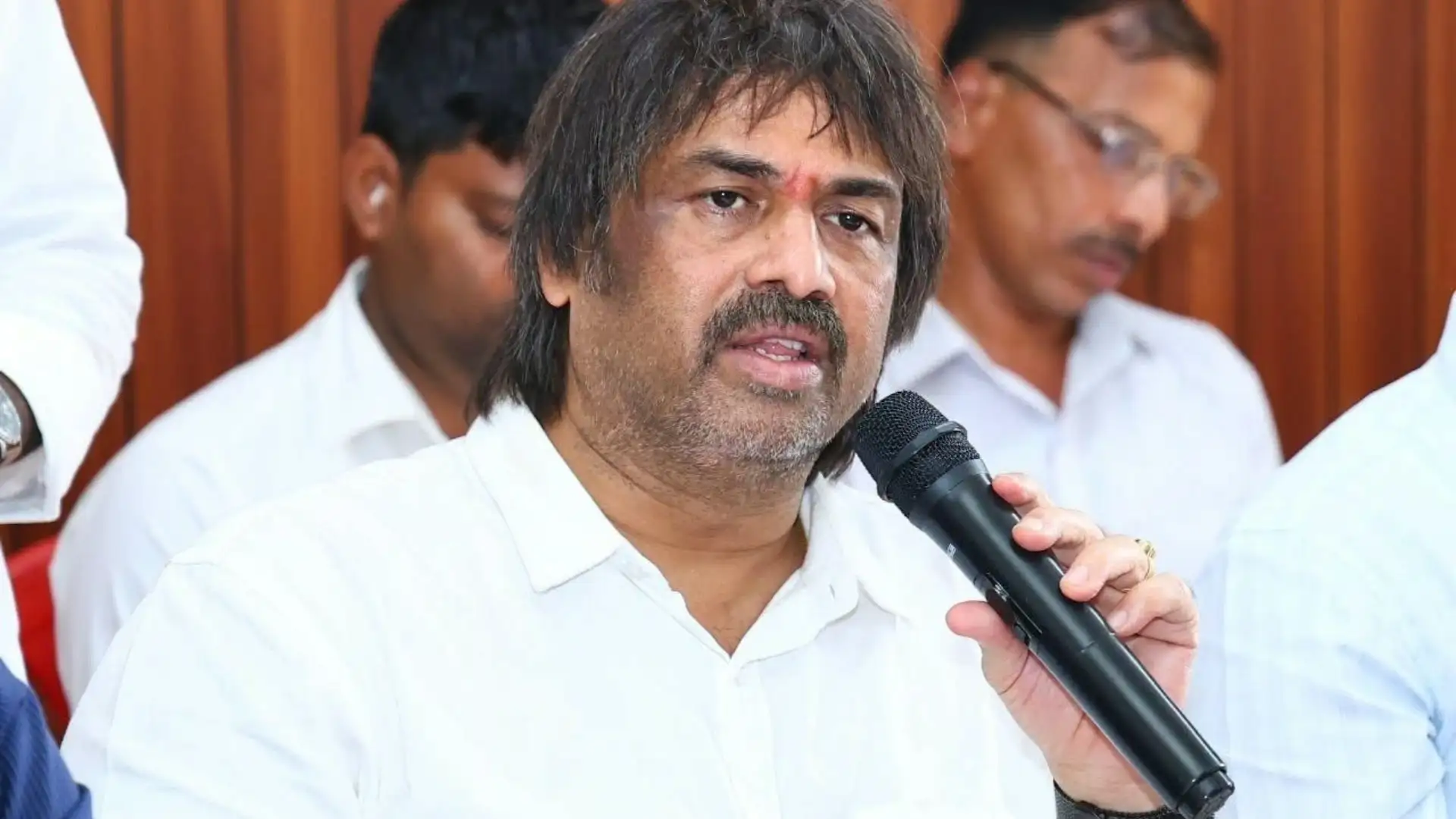 thieves Target Minister Madhu Bangarappa's Felicitation Program in Shivamogga