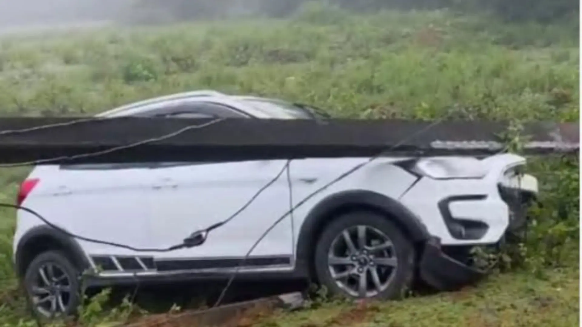 Car Hits Electric Pole While Avoiding Deer Near Nooligeri in Hosanagara