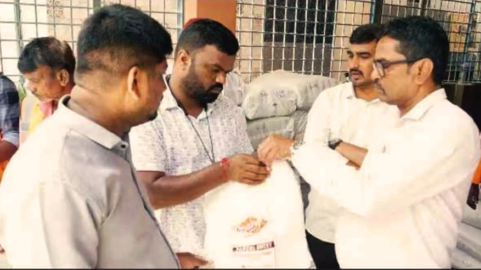 Banned Plastic Seized in Shivamogga Gandhi Bazaar; ₹20,000 Fine Imposed
