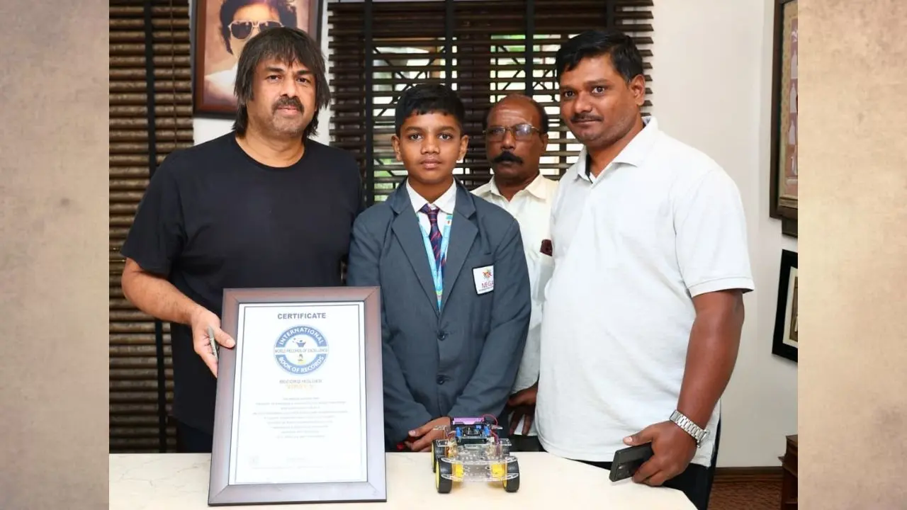 ಇಂಟರ್ನ್ಯಾಷನಲ್_ ಬುಕ್_ ಆಫ್_ ರೆಕಾರ್ಡ್____ ಮಾಡಿದ ಬಾಲಕನಿಗೆ ಸಚಿವ ಮಧುಬಂಗಾರಪ್ಪರಿಂದ ಸನ್ಮಾನ